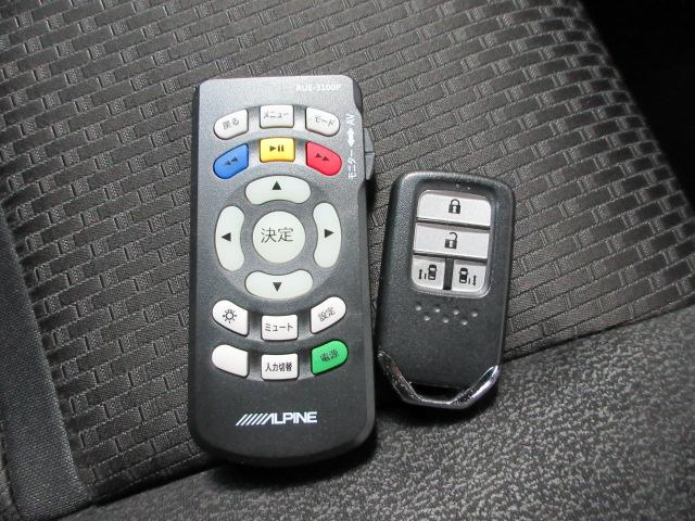 ステップワゴンスパーダ スパーダハイブリッドＧホンダセンシング　７人　ドラレコ　メモリーナビ　リアカメラ　両側電動スライドドア　ＥＴＣ　Ｂｌｕｅｔｏｏｔｈ　ＵＳＢ　純正アルミ　ドアバイザー　ＣＭＢＳ　ＬＫＡＳ　ブルートゥースオーディオ　リヤカメラ　スマキー　ＥＳＣ（15枚目）