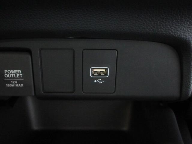 フィット e:HEVホーム 当社デモカー HondaSENSING メモリーナビ リアカメラ ETC Bluetooth USB LEDヘッドライト オートライト パーキングセンサー 前後誤発進抑制機能 クリソナ 禁煙 ABS(10枚目)