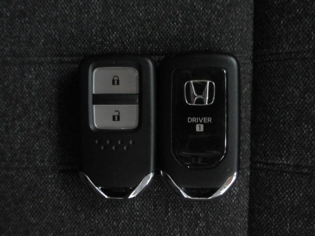 フィット e:HEVホーム 当社デモカー HondaSENSING メモリーナビ リアカメラ ETC Bluetooth USB LEDヘッドライト オートライト パーキングセンサー 前後誤発進抑制機能 クリソナ 禁煙 ABS(15枚目)