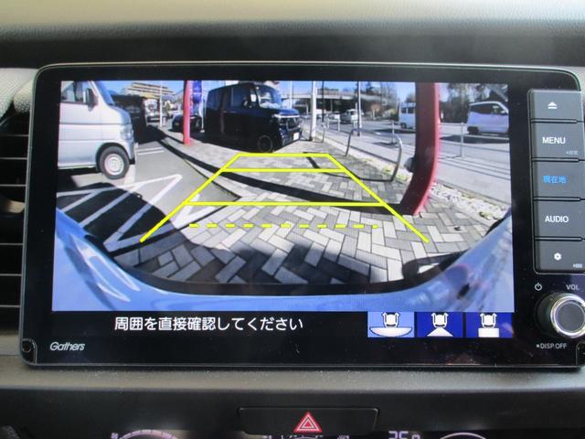 フィット ｅ：ＨＥＶクロスター　ワンオーナー　ナビ　バックカメラ　ＥＴＣ　前後ドライブレコーダー　禁煙車　９インチナビ　ツートンカラー　ルーフレールホンダセンシング　Ｂｌｕｅｔｏｏｔｈオーディオ　衝突回避システム　１オーナー　地デジ（4枚目）