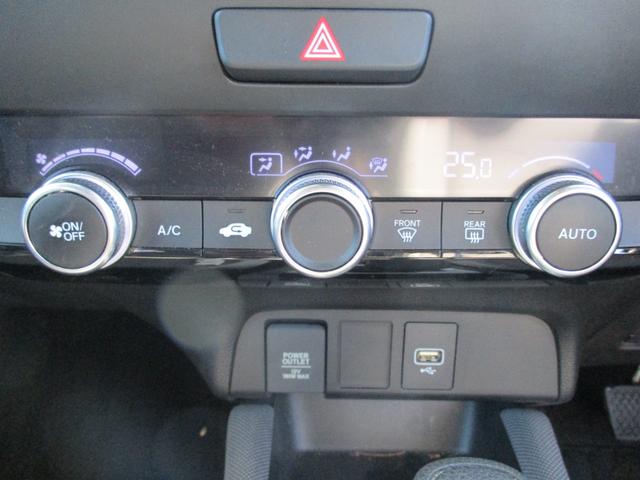 フィット ｅ：ＨＥＶクロスター　ワンオーナー　ナビ　バックカメラ　ＥＴＣ　前後ドライブレコーダー　禁煙車　９インチナビ　ツートンカラー　ルーフレールホンダセンシング　Ｂｌｕｅｔｏｏｔｈオーディオ　衝突回避システム　１オーナー　地デジ（7枚目）