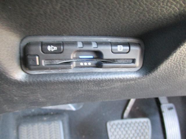 フィット ｅ：ＨＥＶクロスター　ワンオーナー　ナビ　バックカメラ　ＥＴＣ　前後ドライブレコーダー　禁煙車　９インチナビ　ツートンカラー　ルーフレールホンダセンシング　Ｂｌｕｅｔｏｏｔｈオーディオ　衝突回避システム　１オーナー　地デジ（9枚目）