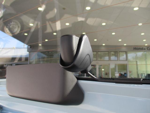 フィット ｅ：ＨＥＶクロスター　ワンオーナー　ナビ　バックカメラ　ＥＴＣ　前後ドライブレコーダー　禁煙車　９インチナビ　ツートンカラー　ルーフレールホンダセンシング　Ｂｌｕｅｔｏｏｔｈオーディオ　衝突回避システム　１オーナー　地デジ（11枚目）