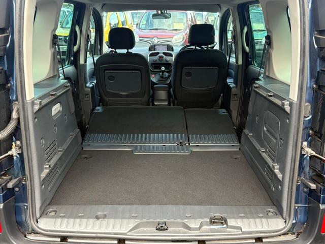 トノカバーは簡単に着脱可能！リアシートを倒せば、さらに大容量のラゲッジスペースに！