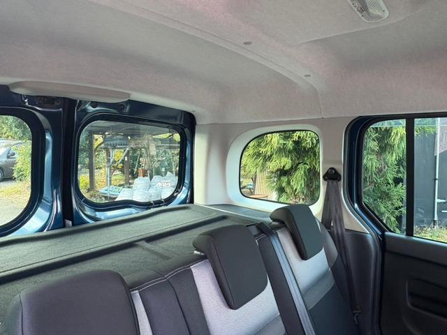 車内からもチラッと覗くボディーカラーも良いですね！