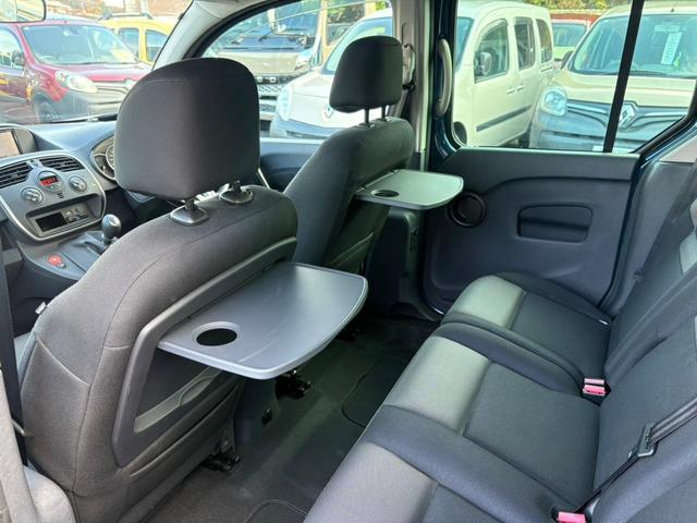 お子様にも大人気の専用トレイ装備！