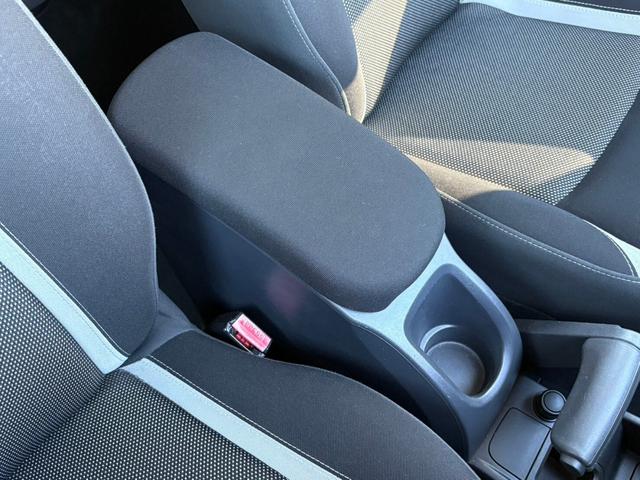 センターコンソールには嬉しいドリンクホルダー付き！