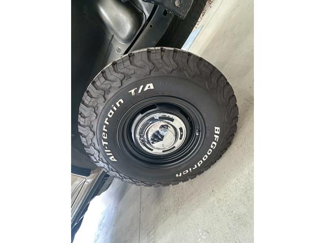 ハイラックスサーフ ＳＳＲ－Ｘ　ナローボディー　サンルーフ　４ランナー　ウッドインパネ　ナロー仕様　リフトアップ　ＤＥＡＮ１６インチＡＷ　ＴＯＹＯＴＡグリル　グッドリッチＡ／Ｔタイヤ　フェンダーアーチモール　ＵＳコーナーランプ（9枚目）