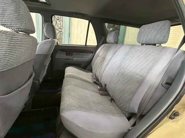 ハイラックスサーフ ＳＳＲ－Ｘ　ナローボディー　サンルーフ　４ランナー　ウッドインパネ　ナロー仕様　リフトアップ　ＤＥＡＮ１６インチＡＷ　ＴＯＹＯＴＡグリル　グッドリッチＡ／Ｔタイヤ　フェンダーアーチモール　ＵＳコーナーランプ（17枚目）