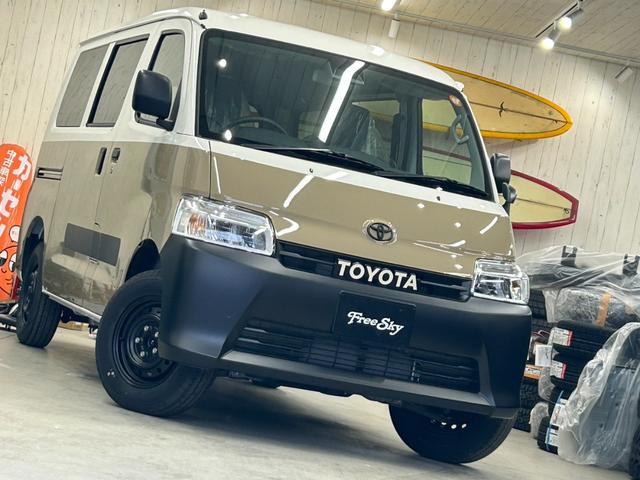 タウンエースバン ＧＬ　キャンパーアルトピアーノ仕様　デニムシートカバー　アウトドアカスタム　ツートンカラー　トーヨーオープンカントリーＲＴ　新　車　タウンエース　カスタムカー　オリジナルステッカー（2枚目）