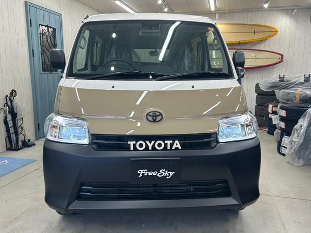 タウンエースバン ＧＬ　キャンパーアルトピアーノ仕様　デニムシートカバー　アウトドアカスタム　ツートンカラー　トーヨーオープンカントリーＲＴ　新　車　タウンエース　カスタムカー　オリジナルステッカー（3枚目）