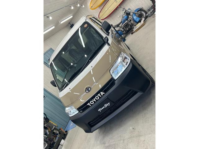 タウンエースバン ＧＬ　キャンパーアルトピアーノ仕様　デニムシートカバー　アウトドアカスタム　ツートンカラー　トーヨーオープンカントリーＲＴ　新　車　タウンエース　カスタムカー　オリジナルステッカー（5枚目）