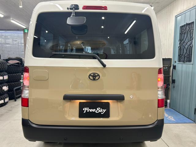 タウンエースバン ＧＬ　キャンパーアルトピアーノ仕様　デニムシートカバー　アウトドアカスタム　ツートンカラー　トーヨーオープンカントリーＲＴ　新　車　タウンエース　カスタムカー　オリジナルステッカー（8枚目）