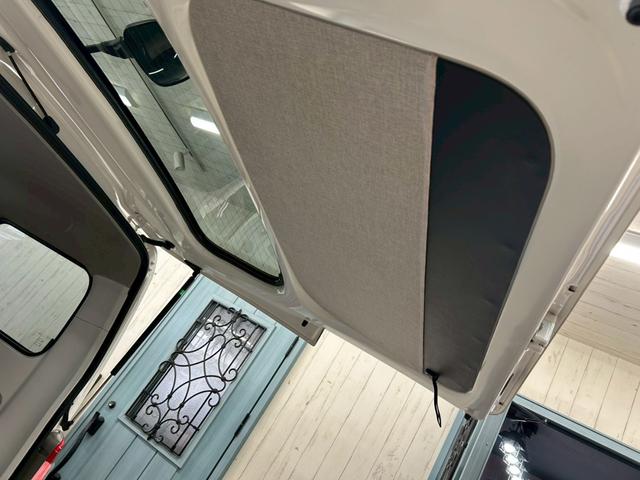 タウンエースバン ＧＬ　キャンパーアルトピアーノ仕様　デニムシートカバー　アウトドアカスタム　ツートンカラー　トーヨーオープンカントリーＲＴ　新　車　タウンエース　カスタムカー　オリジナルステッカー（19枚目）