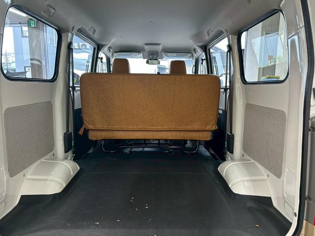 タウンエースバン ＧＬ　キャンパーアルトピアーノ仕様　デニムシートカバー　アウトドアカスタム　ツートンカラー　トーヨーオープンカントリーＲＴ　新　車　タウンエース　カスタムカー　オリジナルステッカー（20枚目）