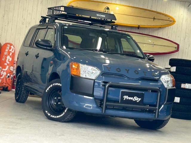 プロボックス ハイブリッドGX 自社カスタム ハイブリッド トーヨーRTタイヤ リフトアップ ホイールマットブラック塗装 ボンネットスムージング オリジナルTOYOTAエンブレム ウインカーオレンジ塗装 関東 カスタムカー(3枚目)