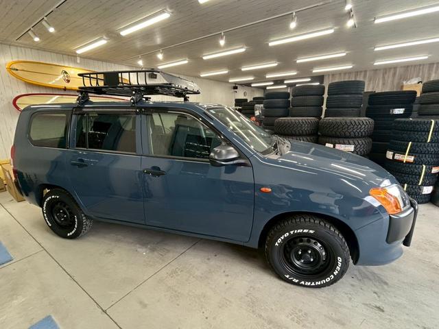 プロボックス ハイブリッドGX 自社カスタム ハイブリッド トーヨーRTタイヤ リフトアップ ホイールマットブラック塗装 ボンネットスムージング オリジナルTOYOTAエンブレム ウインカーオレンジ塗装 関東 カスタムカー(5枚目)