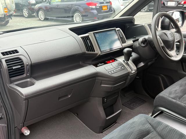 ステップワゴン Ｇ　Ｅセレクション　買取直販　１オーナー　パワースライドドア　９インチプレミアムインターナビ　フルセグＴＶ　ＤＶＤ再生　Ｂｌｕｔｏｏｔｈ　ＥＴＣ　バックカメラ　スマートキー　クルーズコントロール（19枚目）