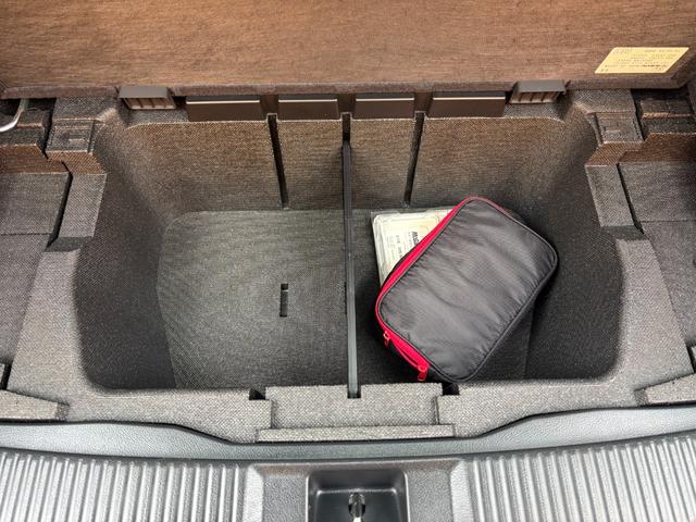 レヴォーグ ２．０ＳＴＩスポーツアイサイト　アイサイトセイフティプラス　スマートリヤビュー　フロント／サイドビューモニター　スバルリヤビークルディクション　ハイビームアシスト　ビルシュタインダンパー　パナソニック８インチナビ　ターボエンジン（30枚目）