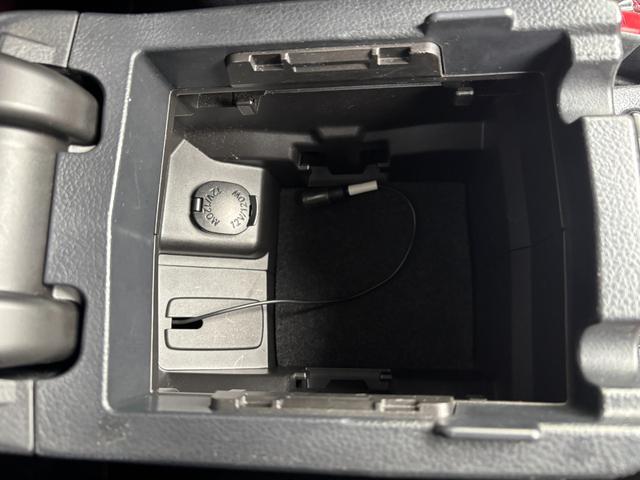 レヴォーグ ２．０ＳＴＩスポーツアイサイト　アイサイトセイフティプラス　スマートリヤビュー　フロント／サイドビューモニター　スバルリヤビークルディクション　ハイビームアシスト　ビルシュタインダンパー　パナソニック８インチナビ　ターボエンジン（41枚目）