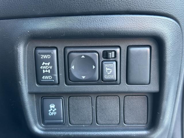 ジューク ニスモ　ＲＳ　純正レカロシート　４ＷＤ　１．６ターボエンジン　パドルシフト　ｎｉｓｍｏ製１８インチＡＷ　フジツボマフラー　ｎｉｓｍｏローダウンスプリング　純正ナビ　地デジＴＶ　Ｂｌｕｅｔｏｏｔｈオーディオ　ＨＩＤ（5枚目）