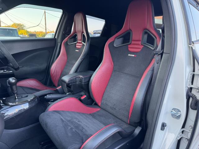 ジューク ニスモ　ＲＳ　純正レカロシート　４ＷＤ　１．６ターボエンジン　パドルシフト　ｎｉｓｍｏ製１８インチＡＷ　フジツボマフラー　ｎｉｓｍｏローダウンスプリング　純正ナビ　地デジＴＶ　Ｂｌｕｅｔｏｏｔｈオーディオ　ＨＩＤ（21枚目）