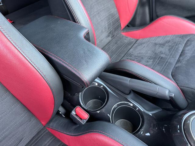 ジューク ニスモ　ＲＳ　純正レカロシート　４ＷＤ　１．６ターボエンジン　パドルシフト　ｎｉｓｍｏ製１８インチＡＷ　フジツボマフラー　ｎｉｓｍｏローダウンスプリング　純正ナビ　地デジＴＶ　Ｂｌｕｅｔｏｏｔｈオーディオ　ＨＩＤ（23枚目）