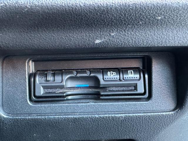 ジューク ニスモ　ＲＳ　純正レカロシート　４ＷＤ　１．６ターボエンジン　パドルシフト　ｎｉｓｍｏ製１８インチＡＷ　フジツボマフラー　ｎｉｓｍｏローダウンスプリング　純正ナビ　地デジＴＶ　Ｂｌｕｅｔｏｏｔｈオーディオ　ＨＩＤ（26枚目）