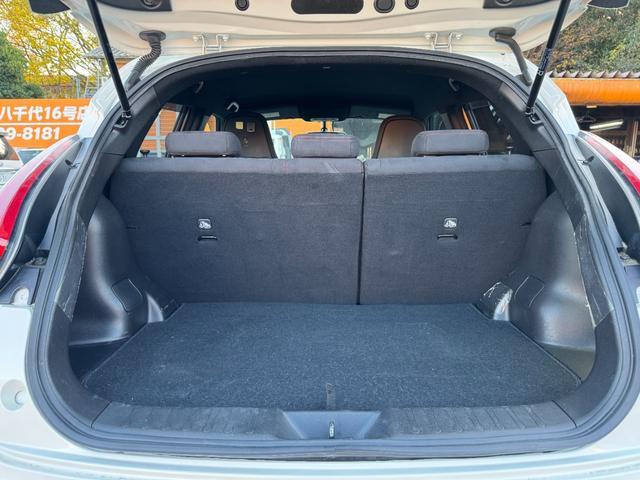 ジューク ニスモ　ＲＳ　純正レカロシート　４ＷＤ　１．６ターボエンジン　パドルシフト　ｎｉｓｍｏ製１８インチＡＷ　フジツボマフラー　ｎｉｓｍｏローダウンスプリング　純正ナビ　地デジＴＶ　Ｂｌｕｅｔｏｏｔｈオーディオ　ＨＩＤ（30枚目）