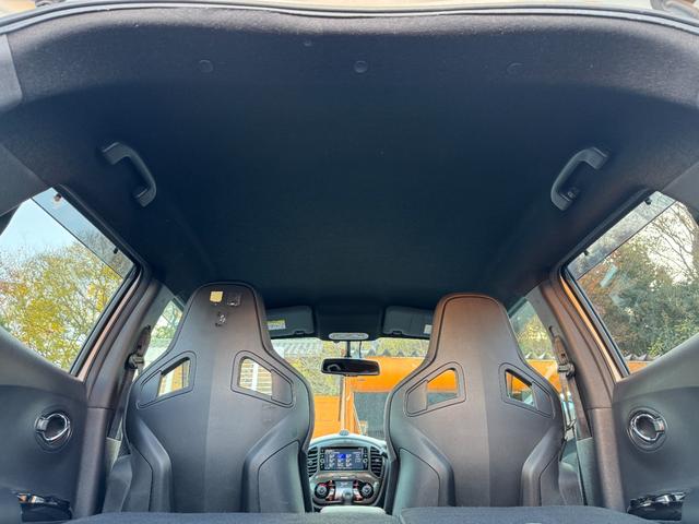 ジューク ニスモ　ＲＳ　純正レカロシート　４ＷＤ　１．６ターボエンジン　パドルシフト　ｎｉｓｍｏ製１８インチＡＷ　フジツボマフラー　ｎｉｓｍｏローダウンスプリング　純正ナビ　地デジＴＶ　Ｂｌｕｅｔｏｏｔｈオーディオ　ＨＩＤ（33枚目）