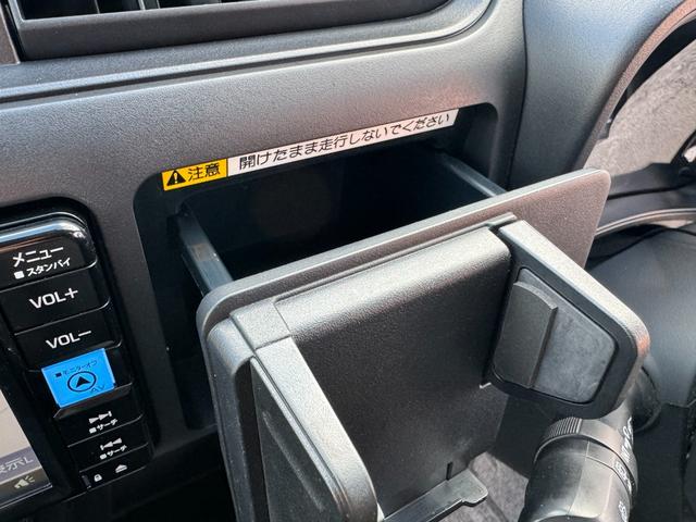 プロボックス ハイブリッドＦ　買取直販　１インチリフトアップ　ＲＴタイヤホワイトレター　ｉｎｎｏルーフキャリア　ＵＳＢ　ＵＳＢ２．１Ａ　１００Ｖ電源　シートヒーター　社外ナビ　ＥＴＣ　フルセグ　Ｂｌｕｅｔｏｏｔｈオーディオ（33枚目）