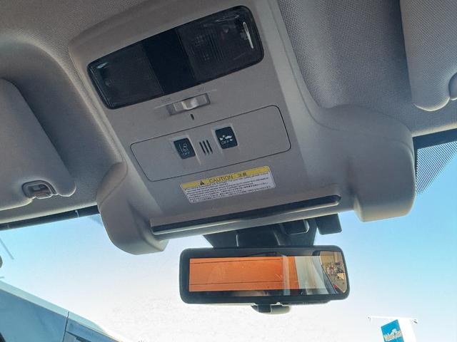 レヴォーグ ２．０ＳＴＩスポーツアイサイト　後期モデル　アブライトＤ型　サンルーフ　ダイアトーンサウンドナビ　アイサイトＶｅｒ３　ＳＴＩスタイリッシュパッケージ　ＳＴＩ１８インチＡＷ　フルセグＴＶ　ＤＶＤ再生　Ｓ／Ｂカメラ（12枚目）