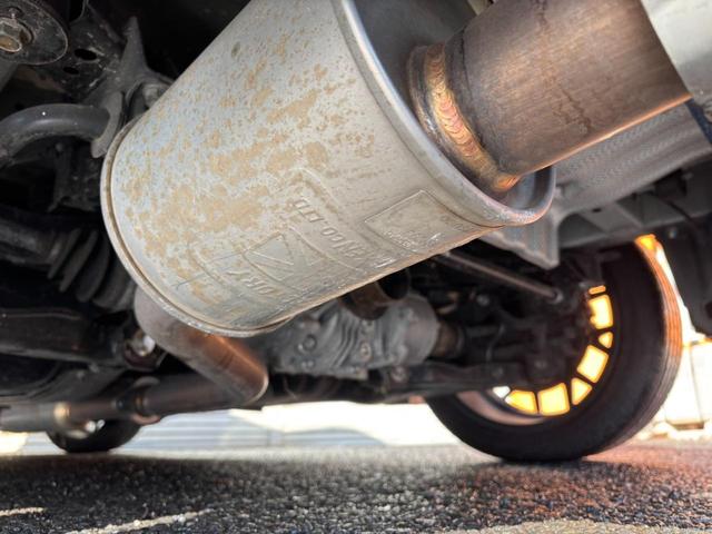 ジューク ニスモ　ＲＳ　ユーザー買取車両　４ＷＤ　ターボエンジン　ブリッツ製インタークーラー　フジツボ製マフラー　ブリッツ製車高調　ブーストコントローラー　ピボット製スロコン　スパルコ製１８インチＡＷ　専用レカロシート（4枚目）