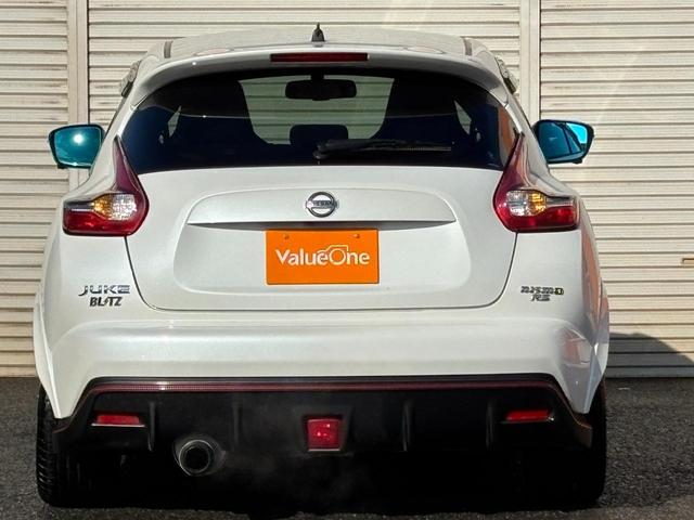 ジューク ニスモ　ＲＳ　ユーザー買取車両　４ＷＤ　ターボエンジン　ブリッツ製インタークーラー　フジツボ製マフラー　ブリッツ製車高調　ブーストコントローラー　ピボット製スロコン　スパルコ製１８インチＡＷ　専用レカロシート（9枚目）
