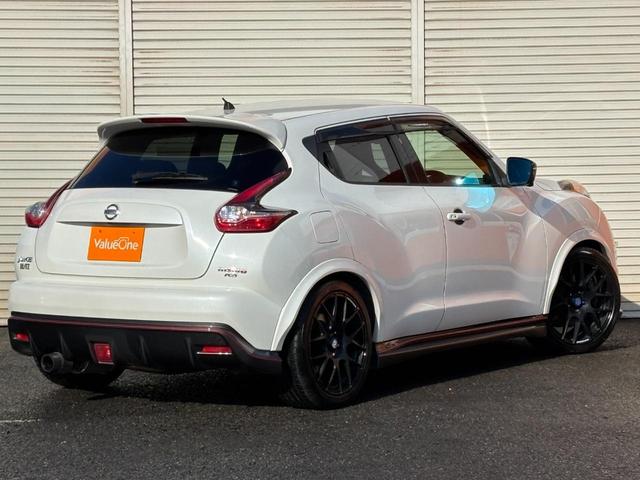 ジューク ニスモ　ＲＳ　ユーザー買取車両　４ＷＤ　ターボエンジン　ブリッツ製インタークーラー　フジツボ製マフラー　ブリッツ製車高調　ブーストコントローラー　ピボット製スロコン　スパルコ製１８インチＡＷ　専用レカロシート（10枚目）