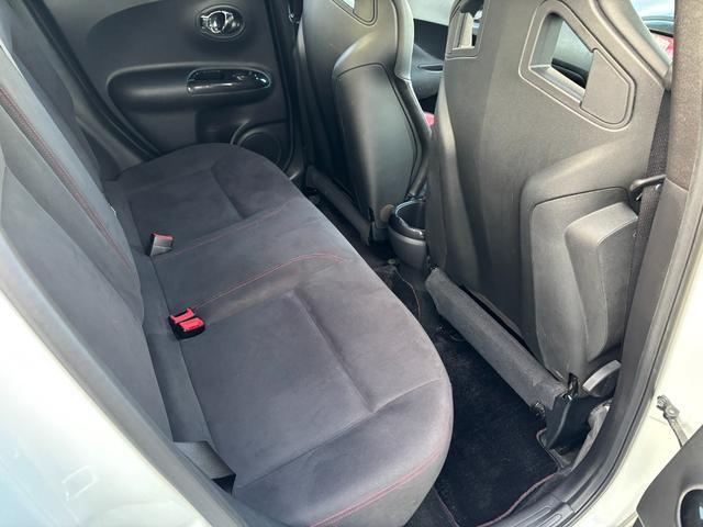 ジューク ニスモ　ＲＳ　ユーザー買取車両　４ＷＤ　ターボエンジン　ブリッツ製インタークーラー　フジツボ製マフラー　ブリッツ製車高調　ブーストコントローラー　ピボット製スロコン　スパルコ製１８インチＡＷ　専用レカロシート（22枚目）