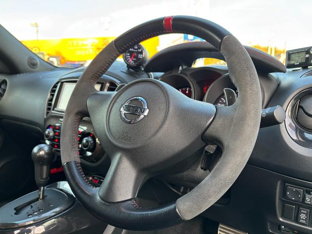 ジューク ニスモ　ＲＳ　ユーザー買取車両　４ＷＤ　ターボエンジン　ブリッツ製インタークーラー　フジツボ製マフラー　ブリッツ製車高調　ブーストコントローラー　ピボット製スロコン　スパルコ製１８インチＡＷ　専用レカロシート（30枚目）