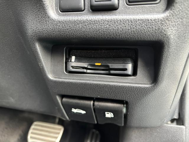 ジューク ニスモ　ＲＳ　ユーザー買取車両　４ＷＤ　ターボエンジン　ブリッツ製インタークーラー　フジツボ製マフラー　ブリッツ製車高調　ブーストコントローラー　ピボット製スロコン　スパルコ製１８インチＡＷ　専用レカロシート（32枚目）