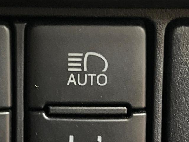 ノア Ｓｉ　ダブルバイビーＩＩ　禁煙車　９型ナビ　７人乗り　両側パワスラ　セーフティセンス　クルコン　クリアランスソナー　バックカメラ　ＥＴＣ　フルセグＴＶ　ＬＥＤヘッド　純正１６アルミ　リアオートエアコン　オートハイビーム（37枚目）