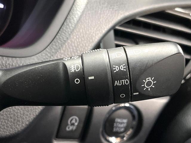 ノア Ｓｉ　ダブルバイビーＩＩ　禁煙車　９型ナビ　７人乗り　両側パワスラ　セーフティセンス　クルコン　クリアランスソナー　バックカメラ　ＥＴＣ　フルセグＴＶ　ＬＥＤヘッド　純正１６アルミ　リアオートエアコン　オートハイビーム（45枚目）