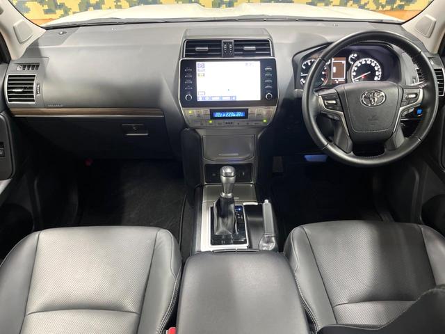 ランドクルーザープラド ＴＸ　Ｌパッケージ　マットブラックエディション　サンルーフ　メーカーナビ　全周囲カメラ　７人　禁煙車　シートベンチレーション　ブラインドスポットモニター　黒革シート　ルーフレール　レーダークルーズ　クリアランスソナー　純正１８インチアルミ（2枚目）