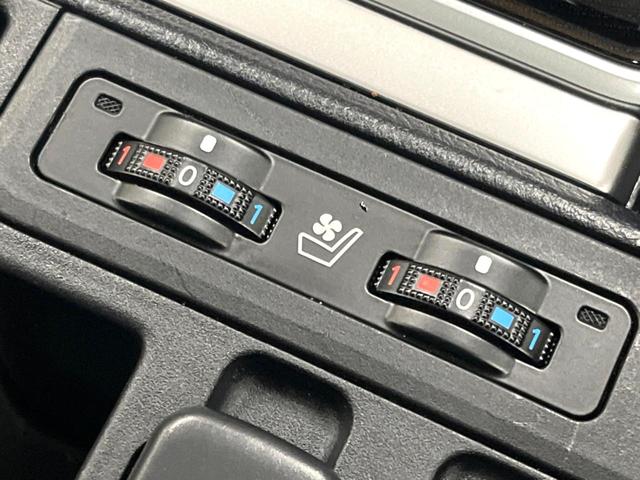 ランドクルーザープラド ＴＸ　Ｌパッケージ　マットブラックエディション　サンルーフ　メーカーナビ　全周囲カメラ　７人　禁煙車　シートベンチレーション　ブラインドスポットモニター　黒革シート　ルーフレール　レーダークルーズ　クリアランスソナー　純正１８インチアルミ（7枚目）