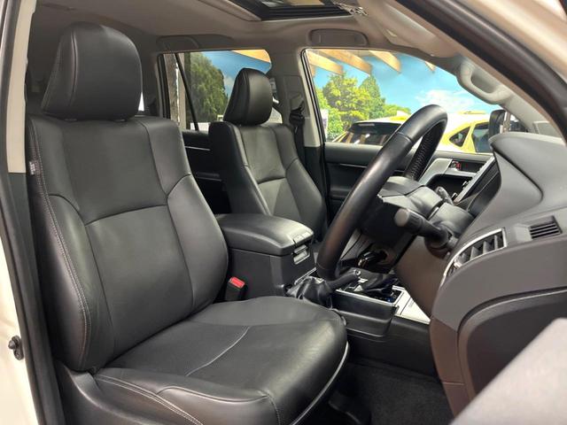 ランドクルーザープラド ＴＸ　Ｌパッケージ　マットブラックエディション　サンルーフ　メーカーナビ　全周囲カメラ　７人　禁煙車　シートベンチレーション　ブラインドスポットモニター　黒革シート　ルーフレール　レーダークルーズ　クリアランスソナー　純正１８インチアルミ（8枚目）