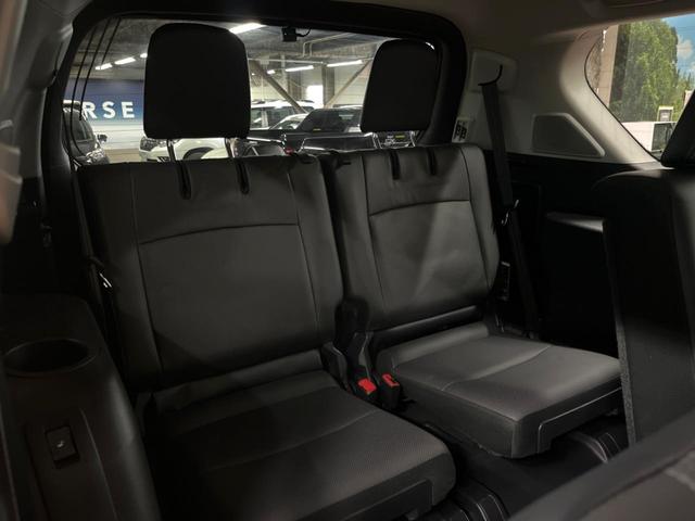 ランドクルーザープラド ＴＸ　Ｌパッケージ　マットブラックエディション　サンルーフ　メーカーナビ　全周囲カメラ　７人　禁煙車　シートベンチレーション　ブラインドスポットモニター　黒革シート　ルーフレール　レーダークルーズ　クリアランスソナー　純正１８インチアルミ（10枚目）