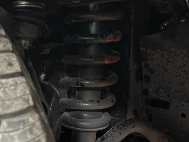 ランドクルーザープラド ＴＸ　Ｌパッケージ　マットブラックエディション　サンルーフ　メーカーナビ　全周囲カメラ　７人　禁煙車　シートベンチレーション　ブラインドスポットモニター　黒革シート　ルーフレール　レーダークルーズ　クリアランスソナー　純正１８インチアルミ（21枚目）