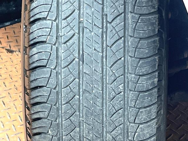 ランドクルーザープラド ＴＸ　Ｌパッケージ　マットブラックエディション　サンルーフ　メーカーナビ　全周囲カメラ　７人　禁煙車　シートベンチレーション　ブラインドスポットモニター　黒革シート　ルーフレール　レーダークルーズ　クリアランスソナー　純正１８インチアルミ（23枚目）