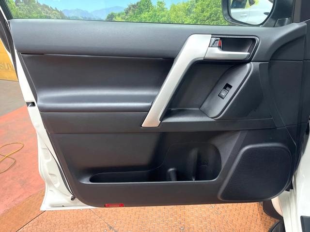 ランドクルーザープラド ＴＸ　Ｌパッケージ　マットブラックエディション　サンルーフ　メーカーナビ　全周囲カメラ　７人　禁煙車　シートベンチレーション　ブラインドスポットモニター　黒革シート　ルーフレール　レーダークルーズ　クリアランスソナー　純正１８インチアルミ（28枚目）