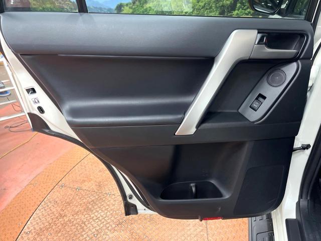 ランドクルーザープラド ＴＸ　Ｌパッケージ　マットブラックエディション　サンルーフ　メーカーナビ　全周囲カメラ　７人　禁煙車　シートベンチレーション　ブラインドスポットモニター　黒革シート　ルーフレール　レーダークルーズ　クリアランスソナー　純正１８インチアルミ（35枚目）