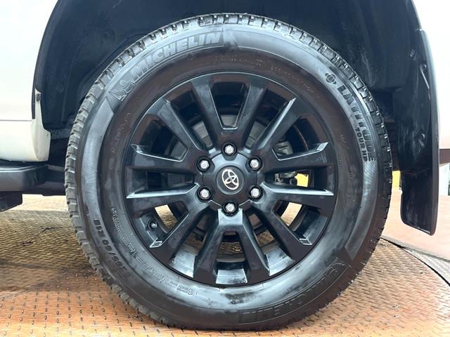 ランドクルーザープラド ＴＸ　Ｌパッケージ　マットブラックエディション　サンルーフ　メーカーナビ　全周囲カメラ　７人　禁煙車　シートベンチレーション　ブラインドスポットモニター　黒革シート　ルーフレール　レーダークルーズ　クリアランスソナー　純正１８インチアルミ（37枚目）