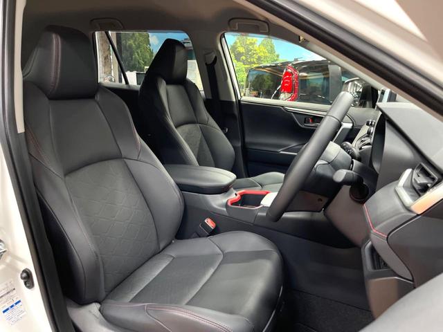 ＲＡＶ４ アドベンチャー　オフロードパッケージ　禁煙車　９型ディスプレイ　シートエアコン　セーフティセンス　レーダークルーズ　ブラインドスポットモニター　バックカメラ　ＥＴＣ　ＬＥＤヘッド　純正１８アルミ　ルーフレール　クリアランスソナー（8枚目）